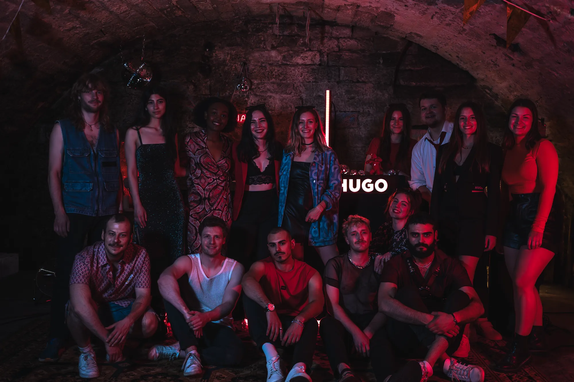 Gruppenbild beim HUGO-Markenevent im Gewölbekeller